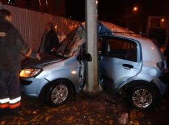 В Воронеже «Хендай» врезался в опору линии электропередач (ФОТО)