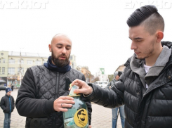 В День народного единства воронежские бородачи собирали деньги на помощь детям