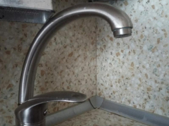 СНТ и 15 улиц остались без воды из-за утреннего прорыва в Воронеже 