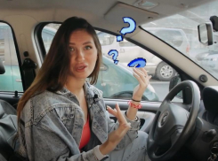 Красотка-автомобилистка нашла оригинальный способ откупорить пробки на дорогах Воронежа