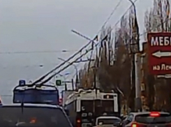 Бессмысленную гонку троллейбусов сняли на видео в Воронеже