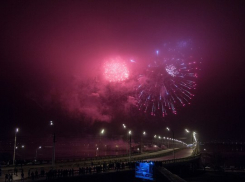 В Воронеже прогремел праздничный салют ко Дню защитника Отечества