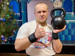 Силовые чудеса продемонстрировал глава Терновского района Воронежской области