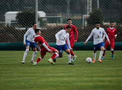 После драки на поле воронежский «Факел» разгромно проиграл македонскому клубу