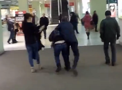 В торговом центре Воронежа девушки устроили драку из-за украденной сумки