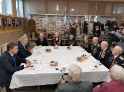 Воронежцы раскритиковали стол для ветеранов на встрече с губернатором Гусевым 