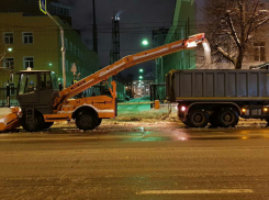 Минувшей ночью с воронежских дорог вывезли больше 6 тыс. «кубов» снега