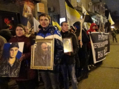 В Воронеже между участниками шествия в память о погибших в Чечне солдатах  и полицией произошла стычка (ВИДЕО)