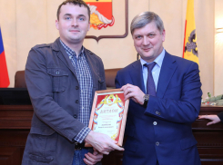 В соцсетях обсудили внешний вид мэра Воронежа: «Можно ли застегивать пиджак на нижнюю пуговицу?»