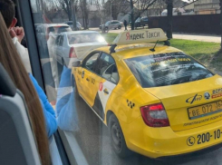 Воронежские таксисты захотели легализоваться, но столкнулись с проблемой