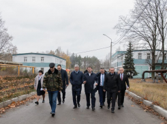 Губернатору Гусеву доложили, когда в Воронеже перестанет вонять