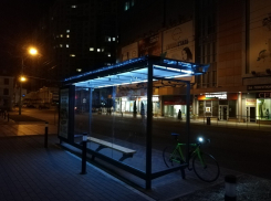 У бывшего пешеходного перехода поставили «умную» остановку в Воронеже