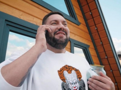 Сказка стала былью: мужчина заказал дом, который будет кормить его даже на пенсии