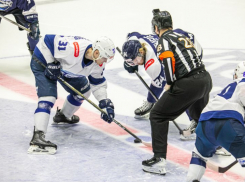 С разницей в одну шайбу проиграл воронежский «Буран» курганскому «Зауралью»