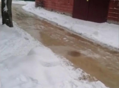 Фекальные реки и грязный лед подступились к домам воронежцев