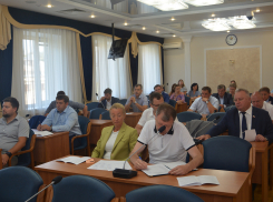 На одного депутата приходится более двух сотрудников Воргордумы - их сервис становится все дороже