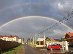 Удивительно яркая радуга появилась 9 мая в небе над Воронежской областью