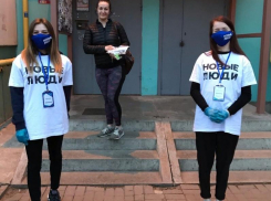 Бесплатные антисептики раздают волонтеры в Воронеже 