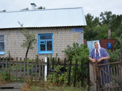 В Воронеже пенсионерам отремонтировали поврежденный в пожаре дом