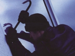 В Воронеже 21-летний новоусманец ограбил киоск, чтобы вернуть долги 