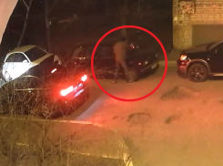 Молниеносная кража аккумулятора попала на видео в Воронеже