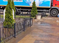 Грандиозный потоп из-за коммунальной аварии сняли в воронежском Северном