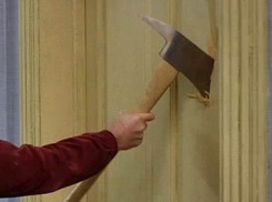 Под Воронежем мужчина зарубил топором родителей знакомого