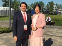 Воронежская «Золушка» похвасталась знакомством с толстосумом Юрченко