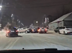 «Как это вообще получилось?»: ДТП с 5 машинами удивило жителей Воронеже