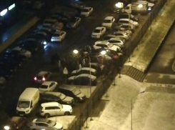 Бессмысленным ажиотажем назвали в мэрии ночное дежурство воронежцев у новой школы