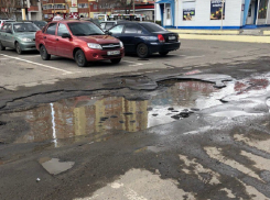 Дорога смерти у ТЦ в Воронеже возмутила автомобилистку