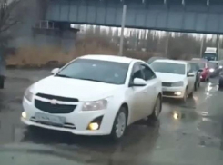 Дырявую причину огромной пробки показали у кольца на левом берегу Воронежа