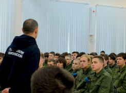Участник проекта «Герои земли Воронежской» провел патриотическую акцию с курсантами