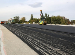 Укладка асфальта началась на готовящемся к открытию виадуке в Воронеже