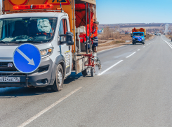 На федеральных трассах Воронежской области начали обновлять разметку