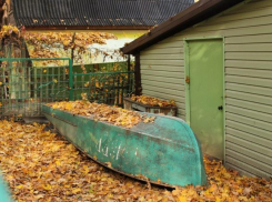 В знаменитом поселке Рыбачий загорелись три дома