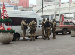 Опубликовано видео рейда по мигрантам на рынке в Воронеже  