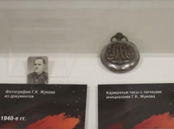 Личные вещи и письма великого маршала Жукова привезла его правнучка в Воронеж