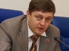 Олег Пахолков: Чиновников правительства Воронежской области за невыплату зарплаты рабочим огнеупорного завода должны наказать
