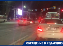 «Неужели Кстенину наплевать на жизни людей?» — воронежец пришел в ярость от двойной разметки на Московском проспекте