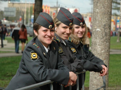 Воронежских девушек-полицейских не пускают в Крым?