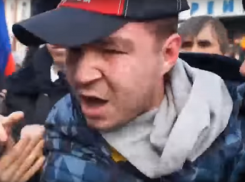 Воронежский суд не увидел вреда в укусе пальца сторонника «Единой России» на митинге Навального