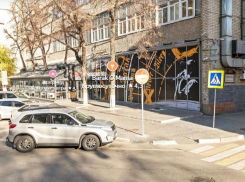 Парню проломили череп двое мужчин в популярном баре в центре Воронежа 