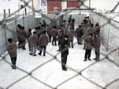 Сотрудник воронежской колонии получал взятки за помощь заключенным