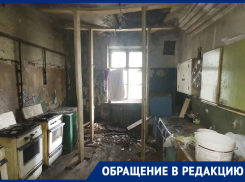 «В любой момент может рухнуть»: ужасы старого дома показали на видео в Воронеже