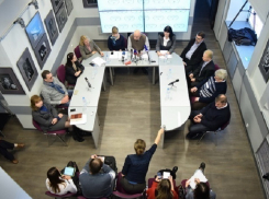 Худрук пел, хормейстер пасовал, воронежский «министр культуры» про 22 тысячи качал 