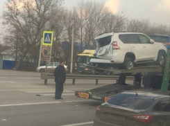 Автобус «Павловск-Воронеж» протаранил автовоз с люксовыми внедорожниками 