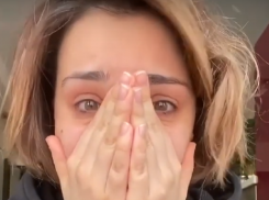 Звезда YouTube Чеснокова со слезами на глазах отругала друзей, назвавших День Победы «сомнительным» 