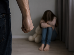 В Воронеже будут судить мужчину, который годами издевался над 9-летней девочкой
