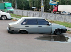 Экстремально заниженная машина попала на фото в Воронеже